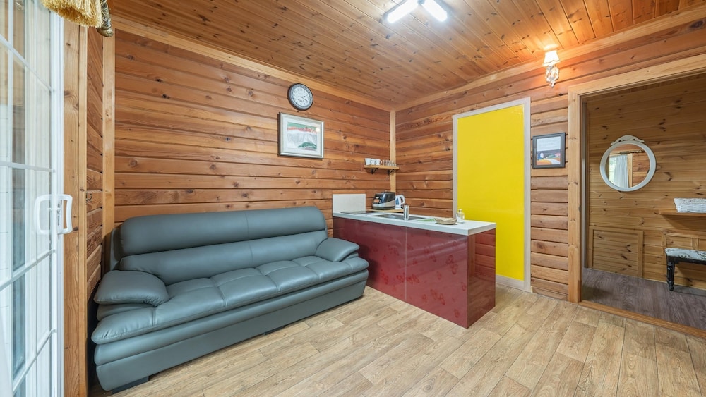 Basic Room, 1 Bedroom (Yellow-3) - Photo 2