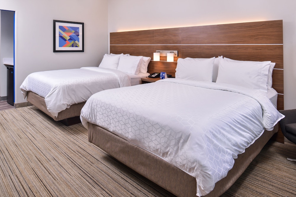 Suite, Multiple Beds, Non Smoking photo 2