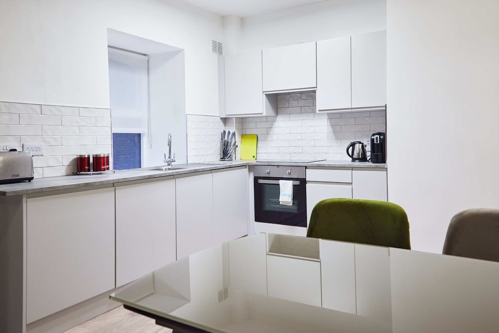 Two-Bedroom Apartment (Stairs Only) thumbnail 5