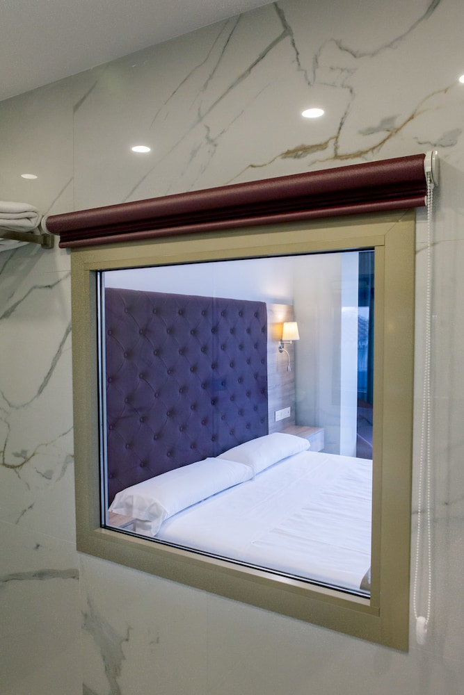 Junior Double Room, 1 Queen Bed - Photo 2
