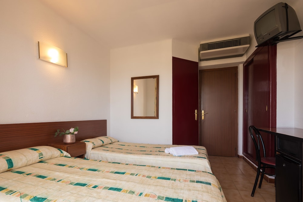 Twin Room (2 Adults) - Photo 1