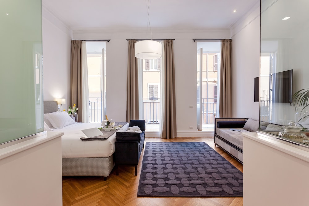 Deluxe Suite, 1 Bedroom, Balcony photo 2