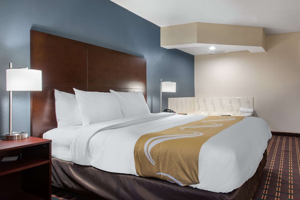 Suite, 1 King Bed, Non Smoking photo 3