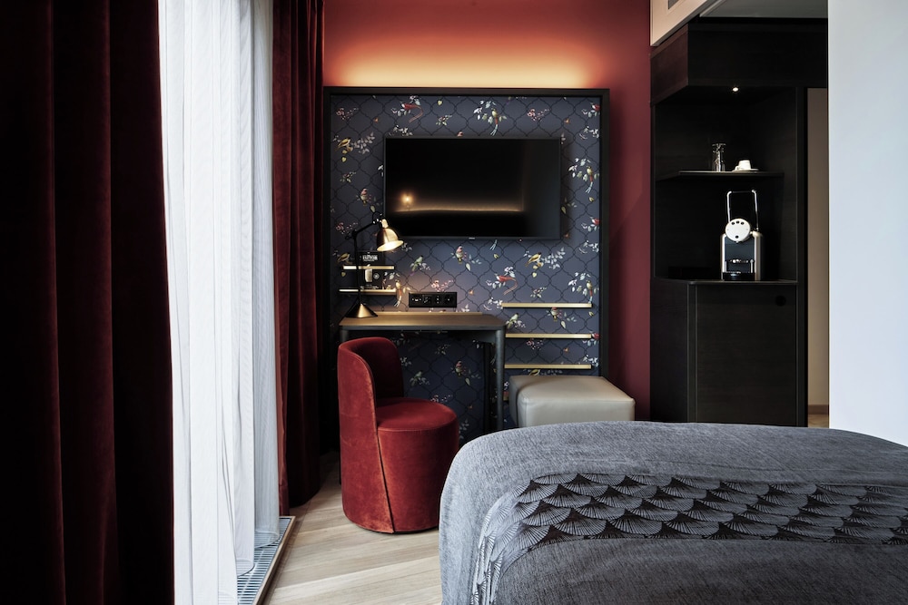 Standard Single Room thumbnail 5