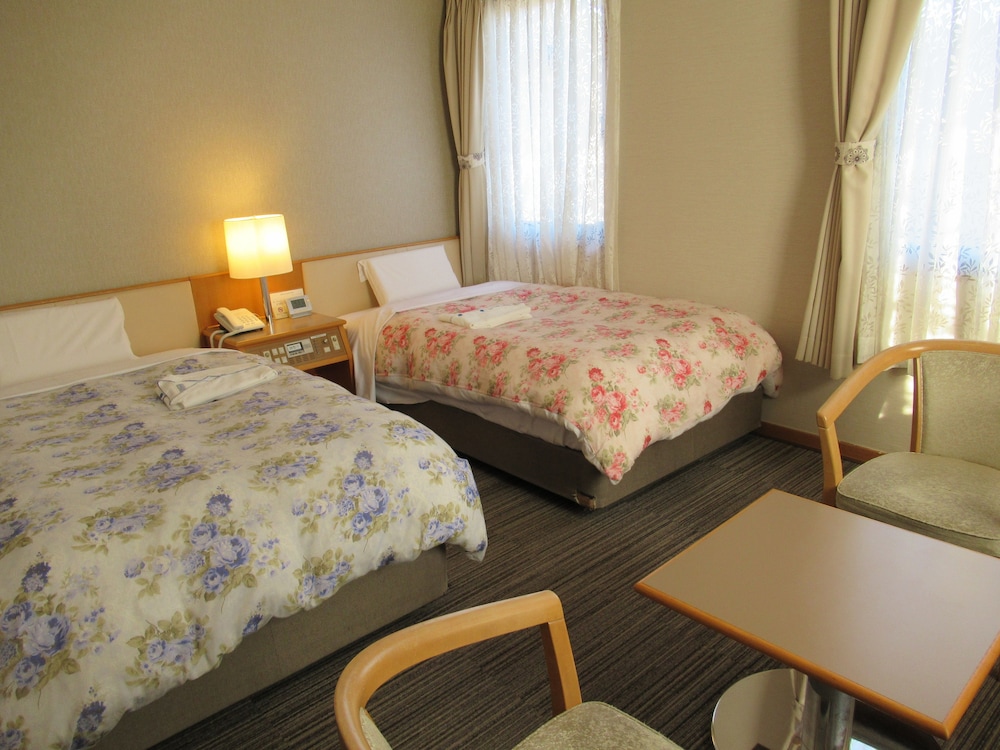Twin Room, Smoking photo 3