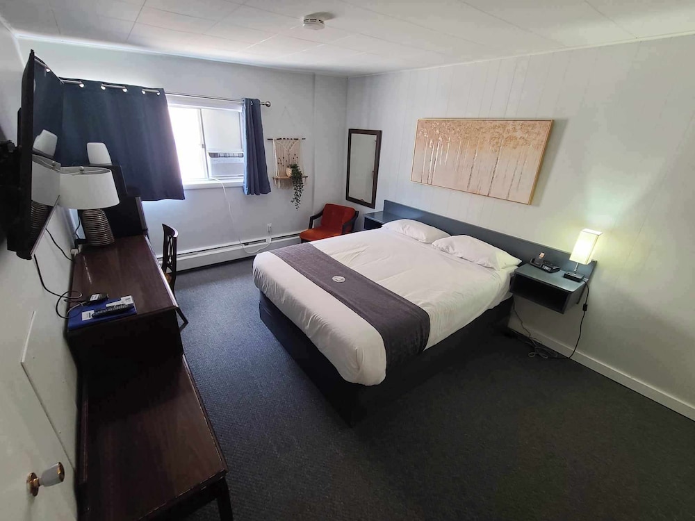 Economy Room, 1 Queen Bed