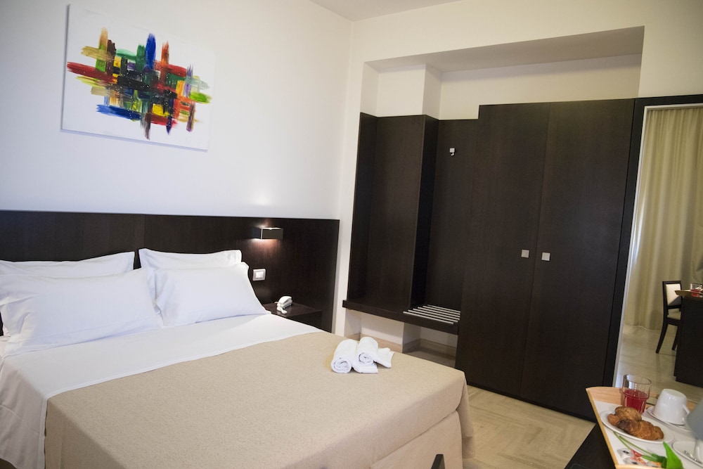 Classic Double or Twin Room - Photo 12