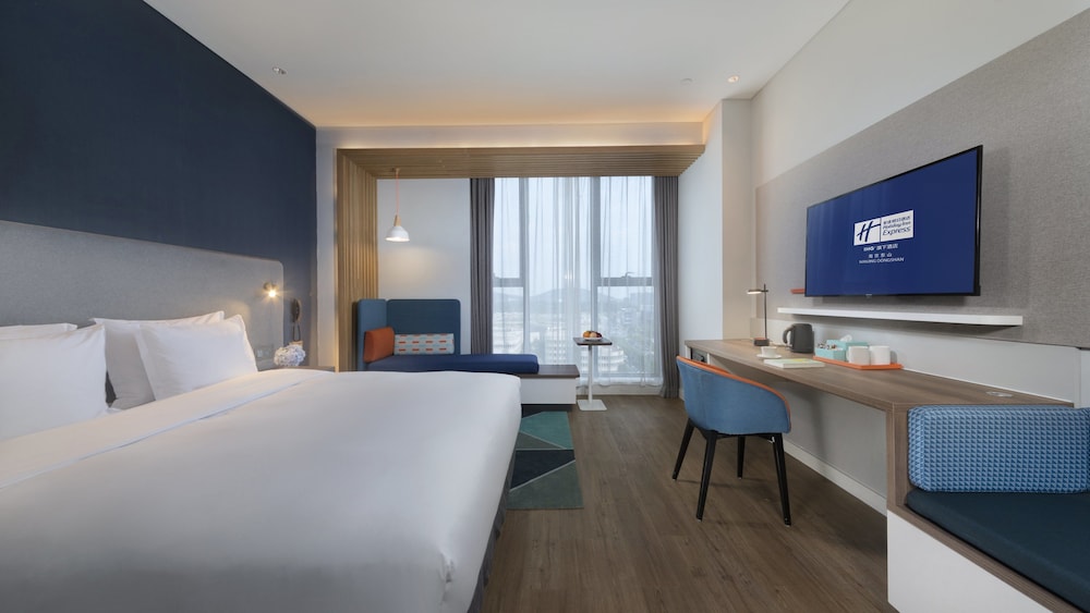 Standard Room, 1 King Bed (Extra Floor Space) - Photo 6