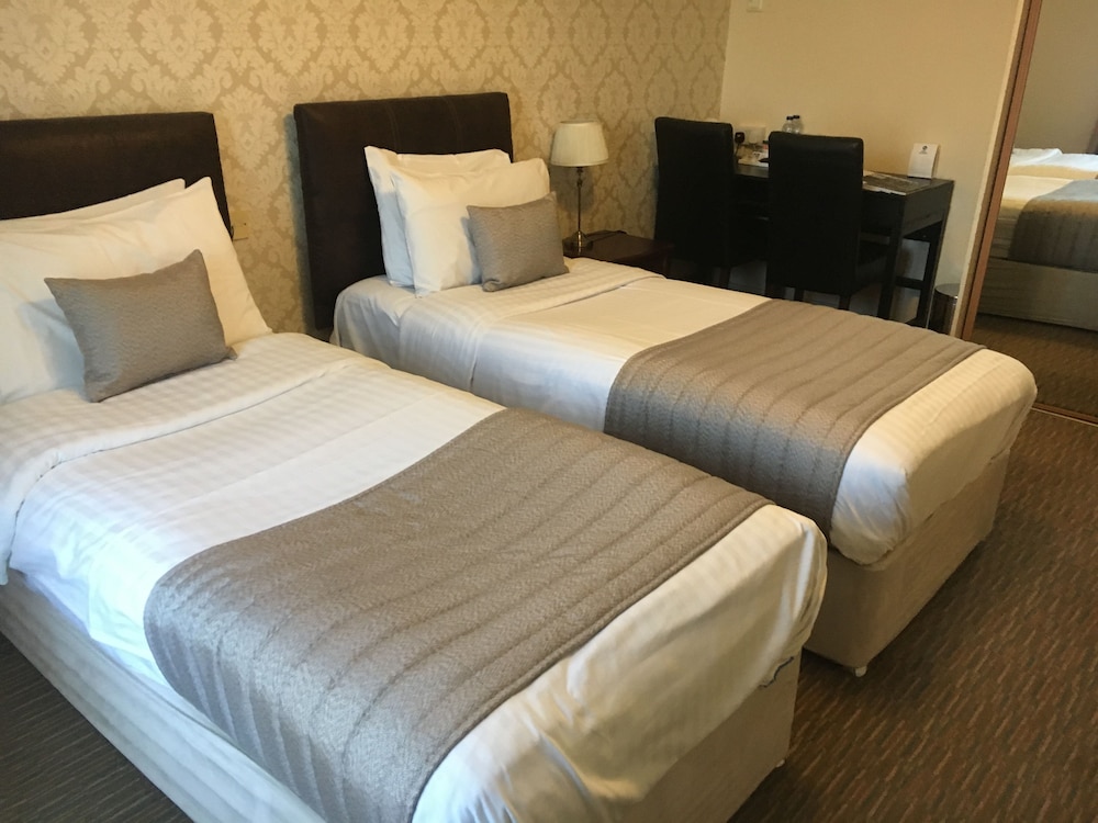 Standard Room, 2 Twin Beds, Non Smoking, Courtyard View - Photo 3