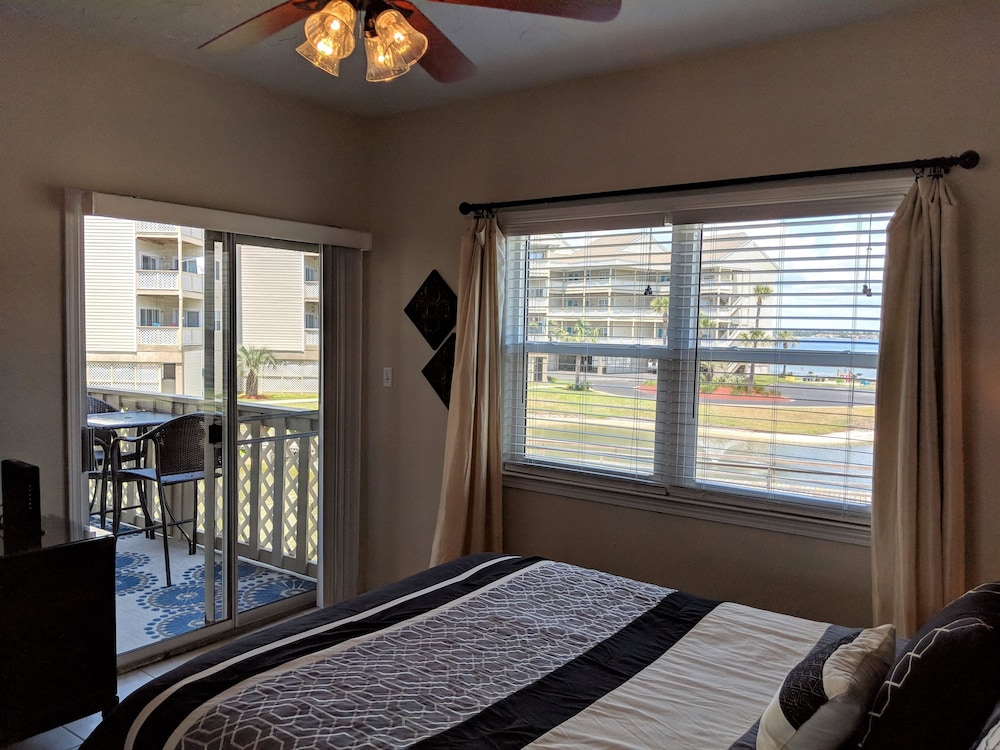 Condo, 2 Bedrooms photo 3
