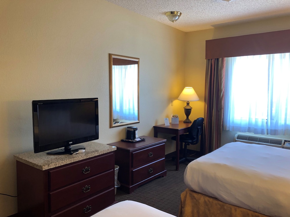 Standard Room, 1 King Bed - Photo 7