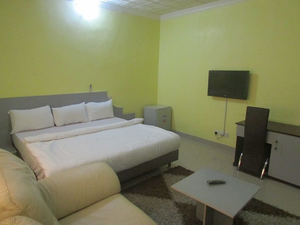 Business Suite, 1 King Bed, Non Smoking photo 2