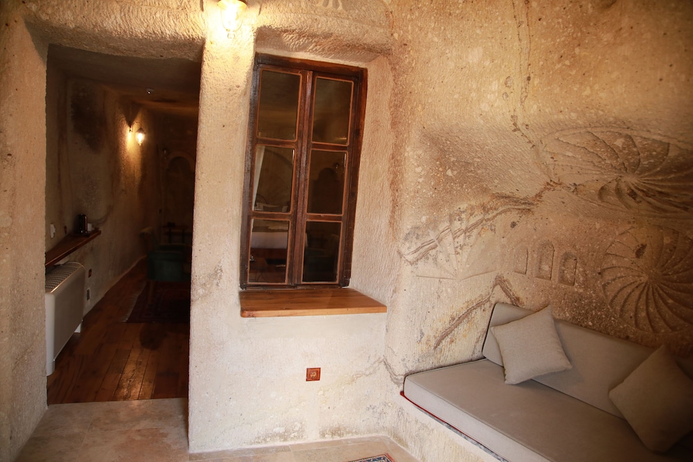 Standard Suite - Photo 3