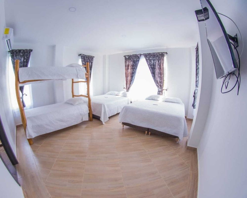 Cabin, 4 Bedrooms, Accessible, Smoking photo 2