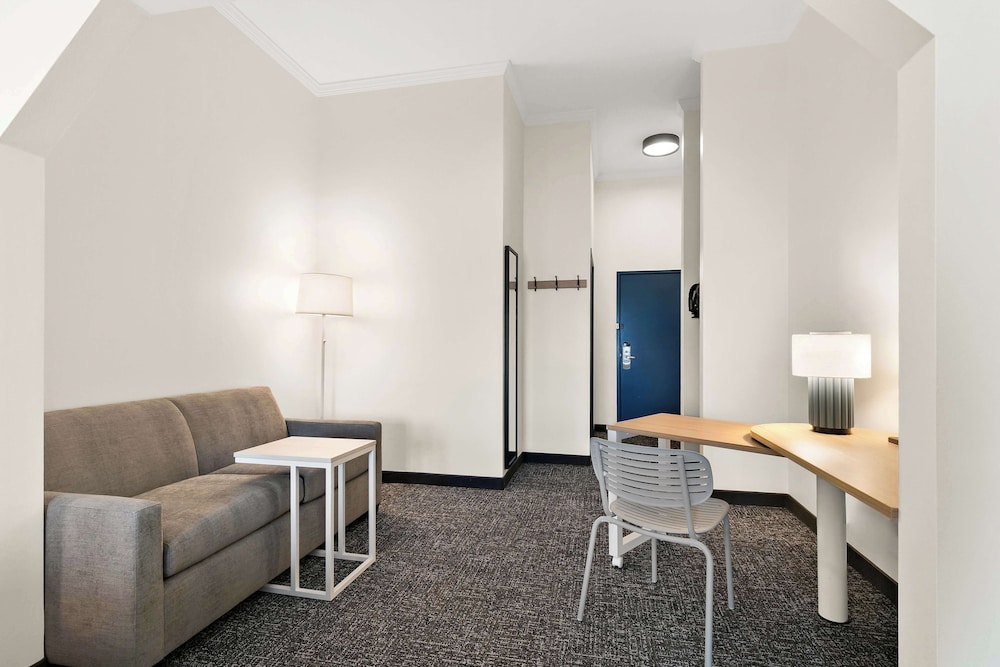 Suite, 1 King Bed - Photo 1