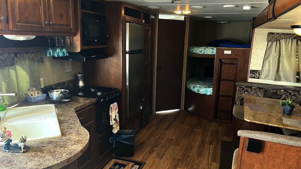 Deluxe Mobile Home, 1 Bedroom photo 3