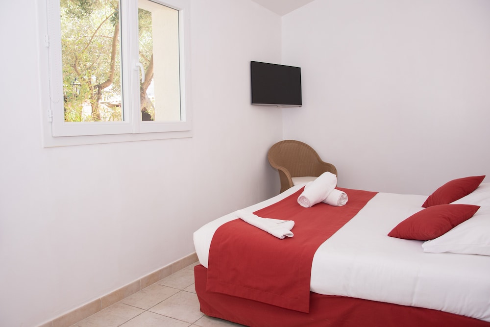 Superior Double Room, 1 King Bed, Garden View - Photo 2