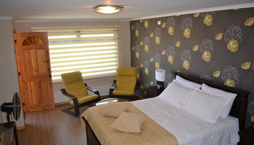 Suite, 1 King Bed, Private Bathroom photo 1