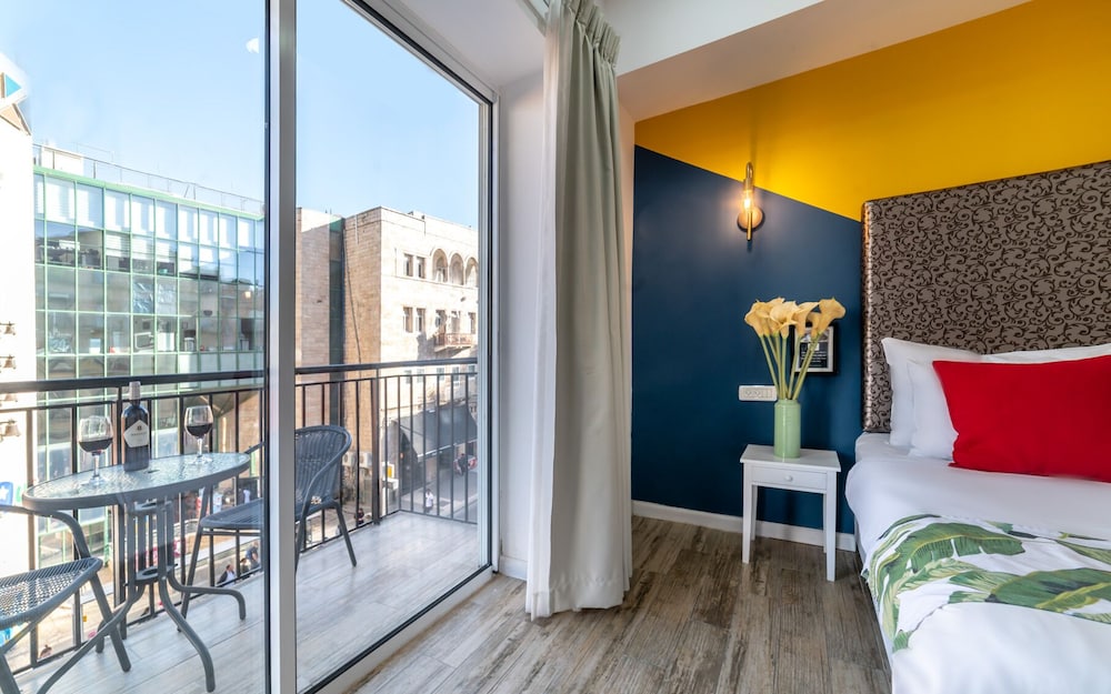 Family Room, 3 Bedrooms, Balcony photo 1