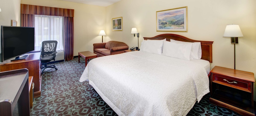 Standard Room, 1 King Bed, Non Smoking - Photo 2