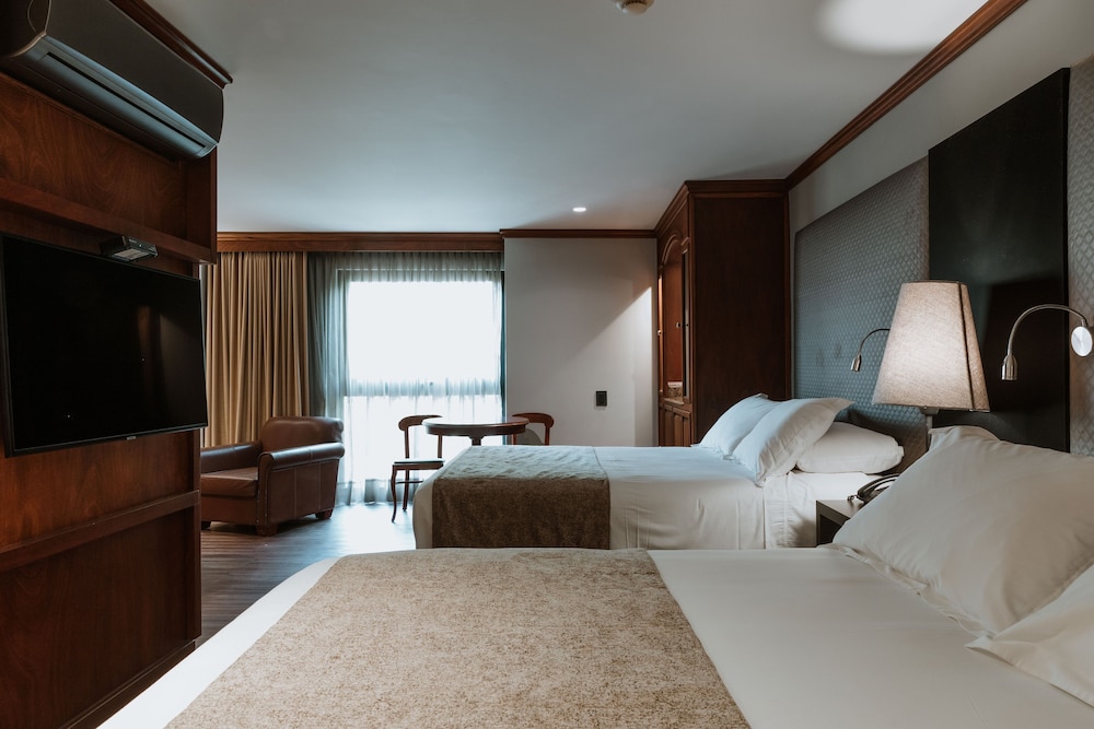 Luxury Premium Twin - Photo 2