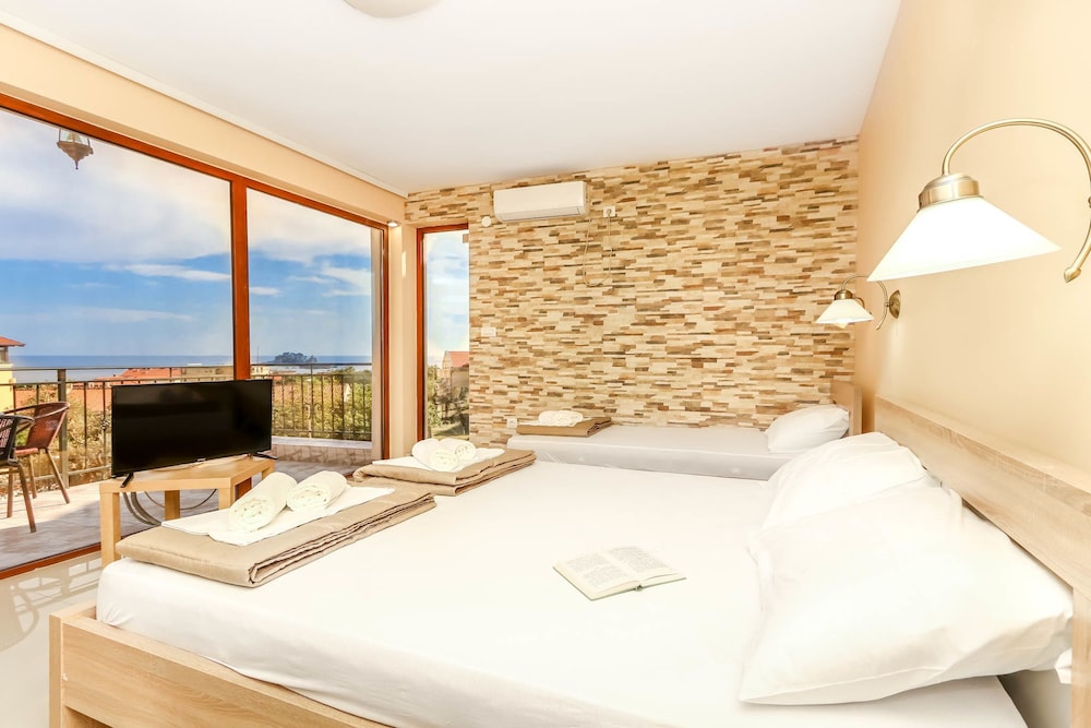Deluxe Triple Room (C) photo 3