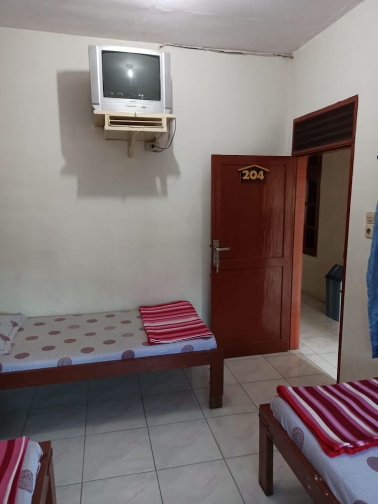 Economy Triple Room photo 1