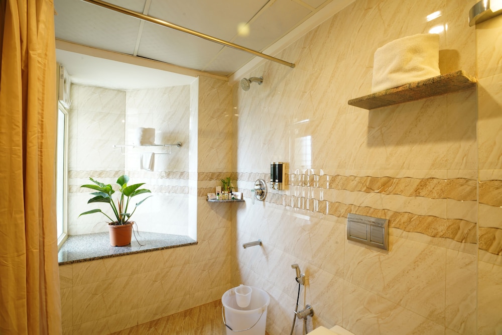 Executive Room - Photo 15