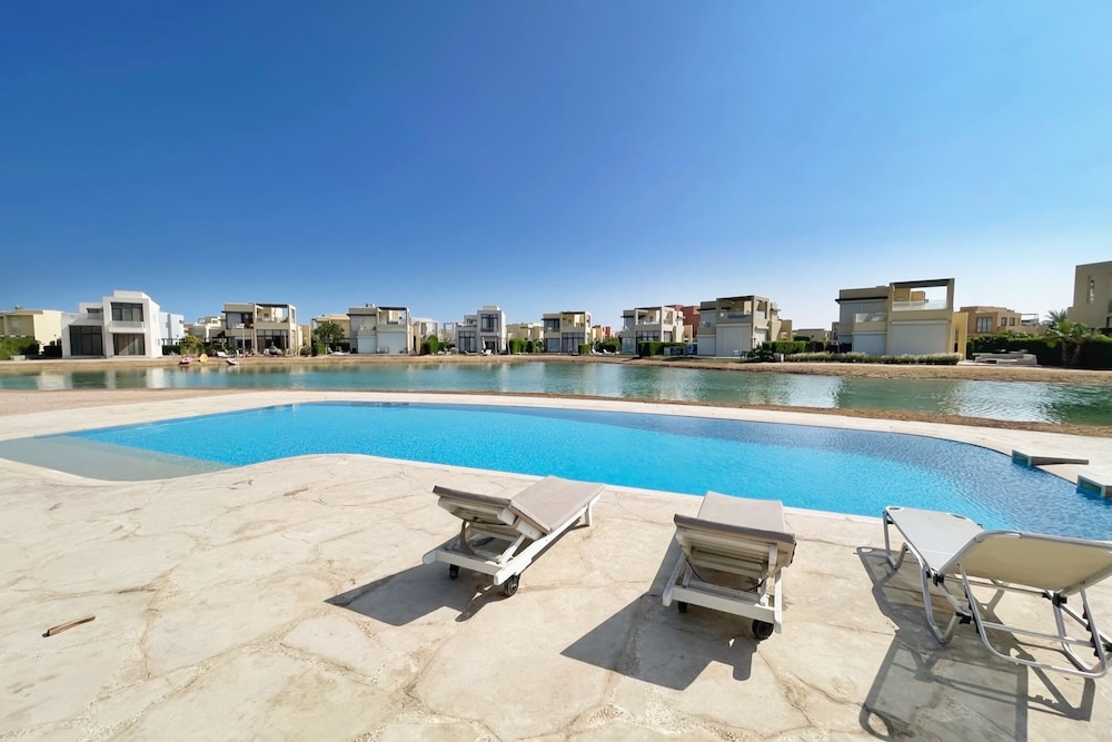 Basic Villa photo 1