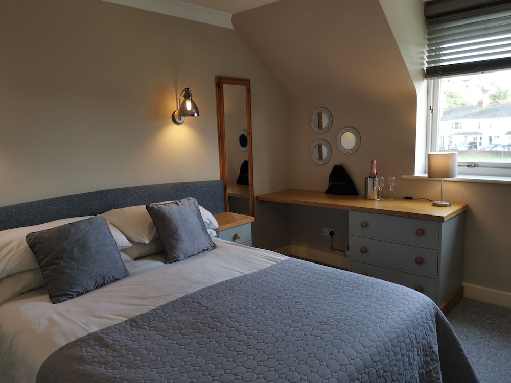 Standard Double Room, Accessible, Ensuite - Photo 8