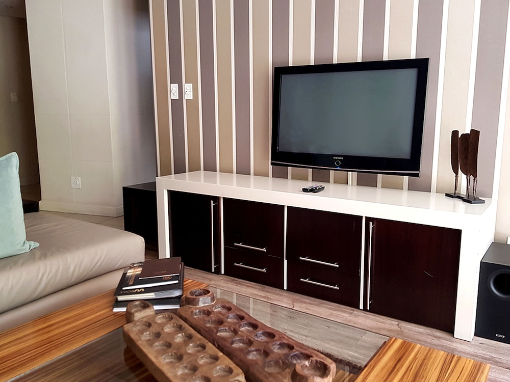 Luxury Apartment, 2 Bedrooms, Balcony photo 2