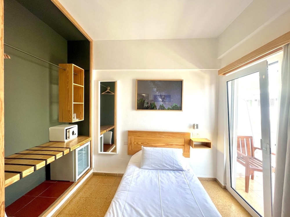 Single Room photo 2