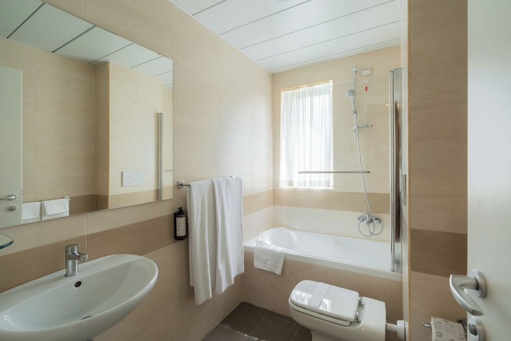 Comfort Double Room Single Use, Balcony thumbnail 6