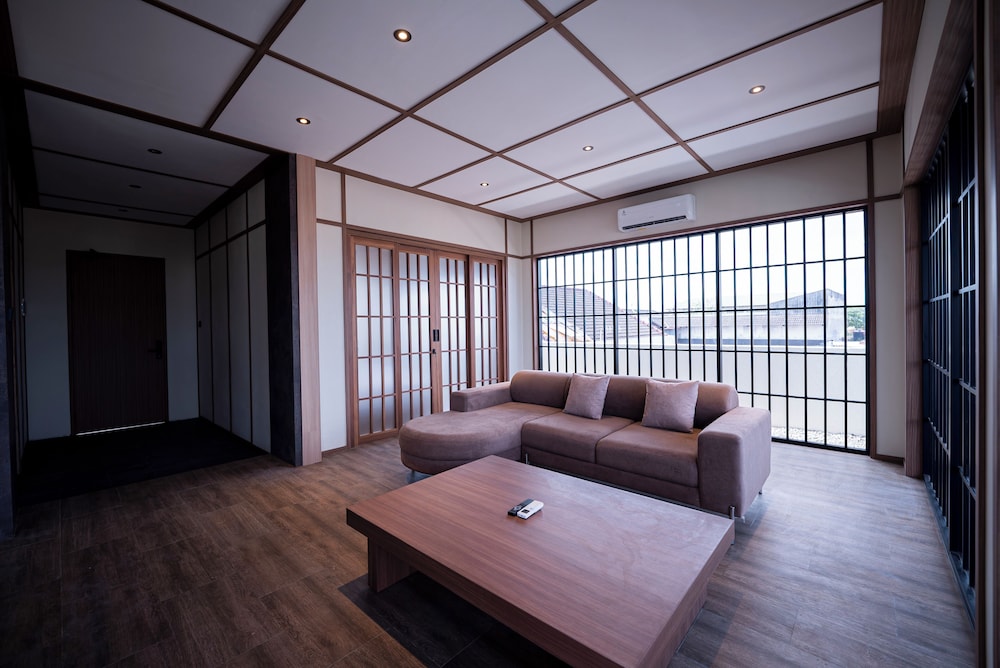 Family Room, 2 Bedrooms