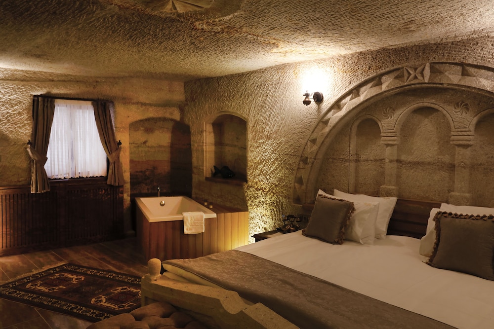 Honeymoon Suite photo 3