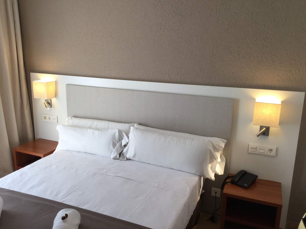 Double or Twin Room, Balcony - Photo 2