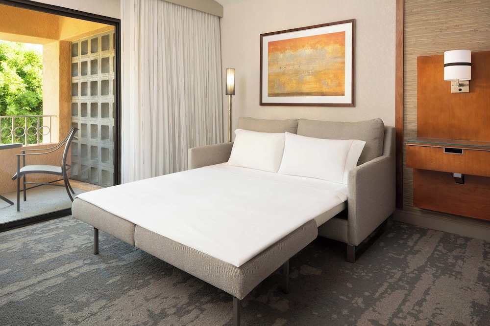 Deluxe Room, 1 King Bed, Resort View - Photo 4