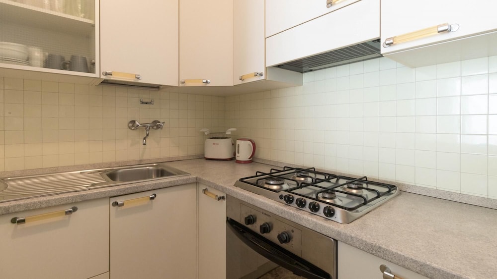 Apartment photo 2
