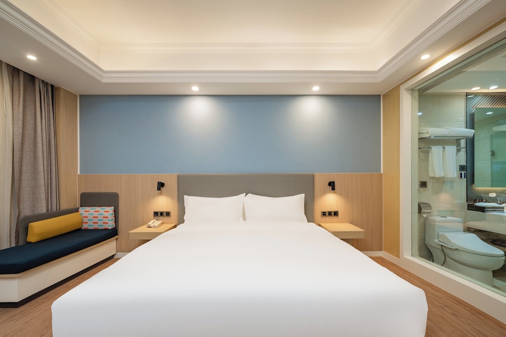 Standard Room, 1 King Bed - Photo 1