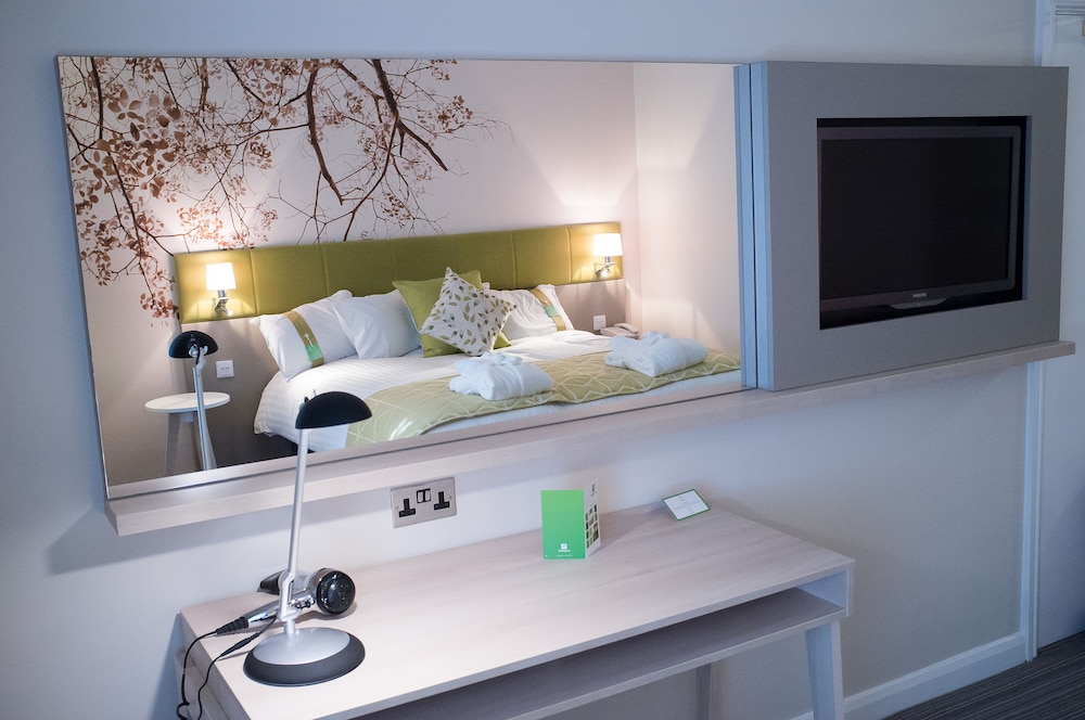 Standard Room, 1 King Bed (Mini Fridge) - Photo 11