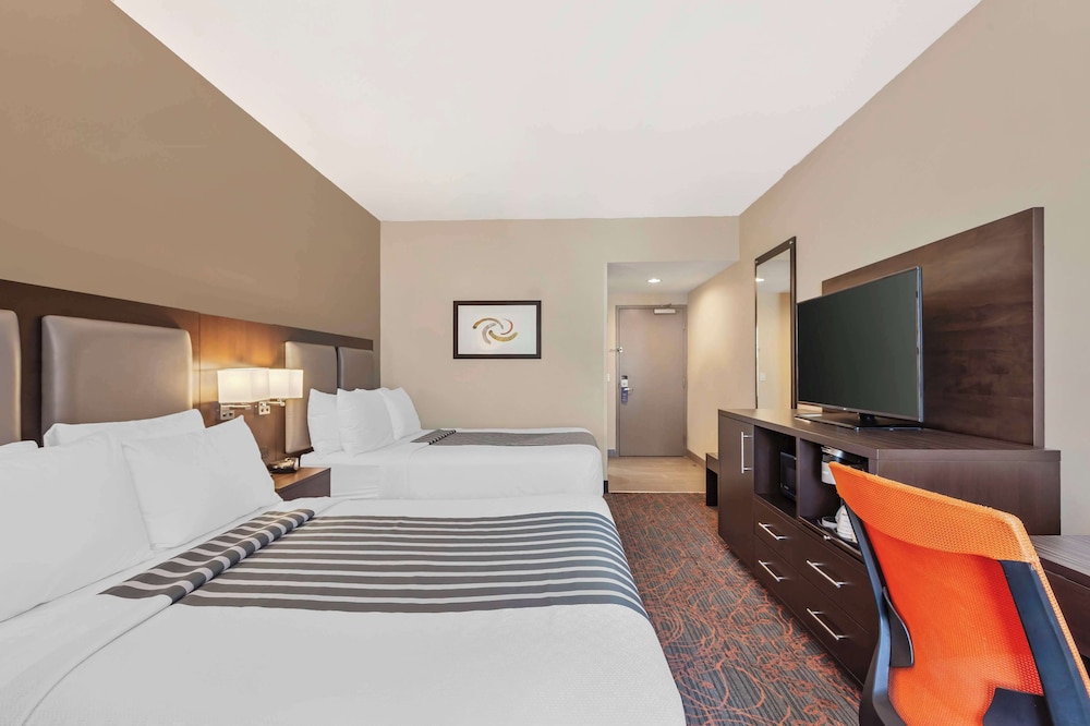 Standard Room, 2 Queen Beds, Non Smoking, Refrigerator & Microwave - Photo 1