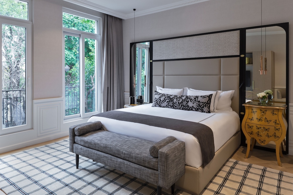 Grand Deluxe Room, 1 King Bed photo 2