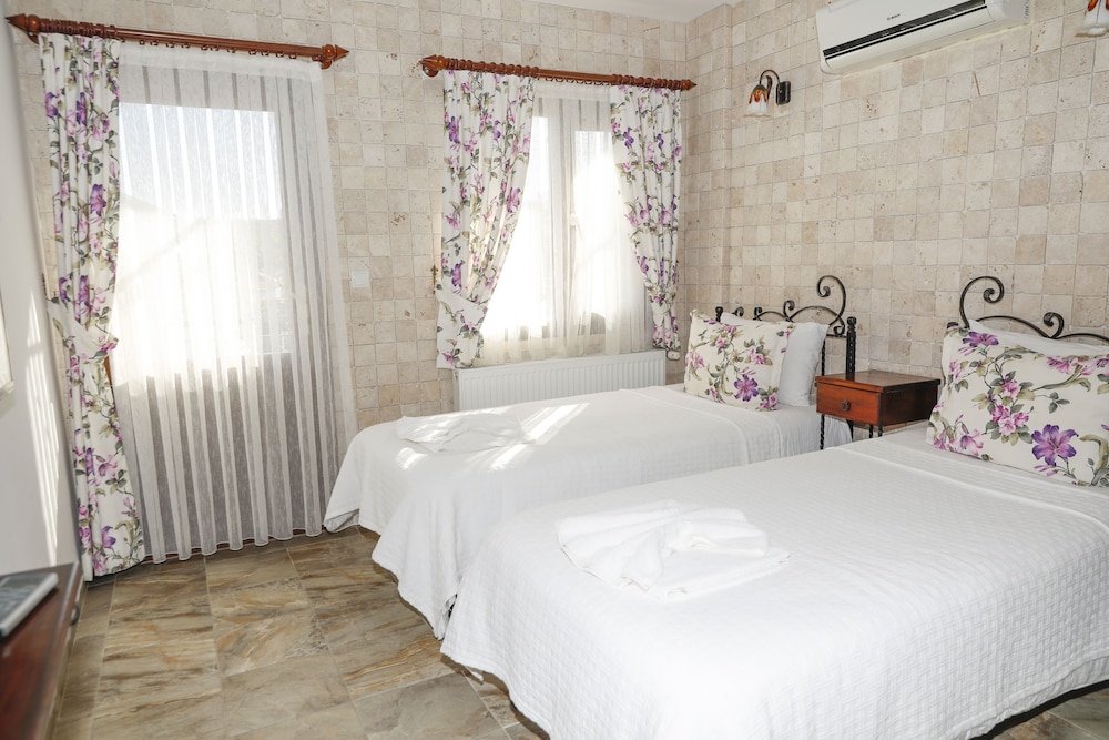 Basic Twin Room photo 1