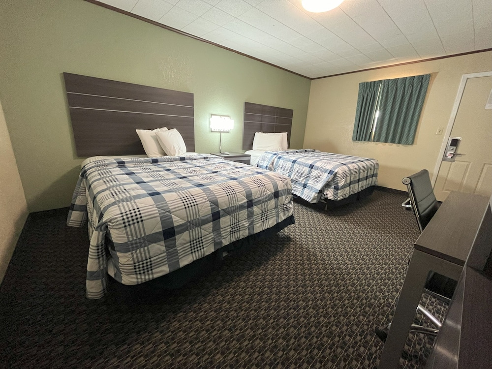 Standard Room, 2 Queen Beds, Non Smoking photo 2