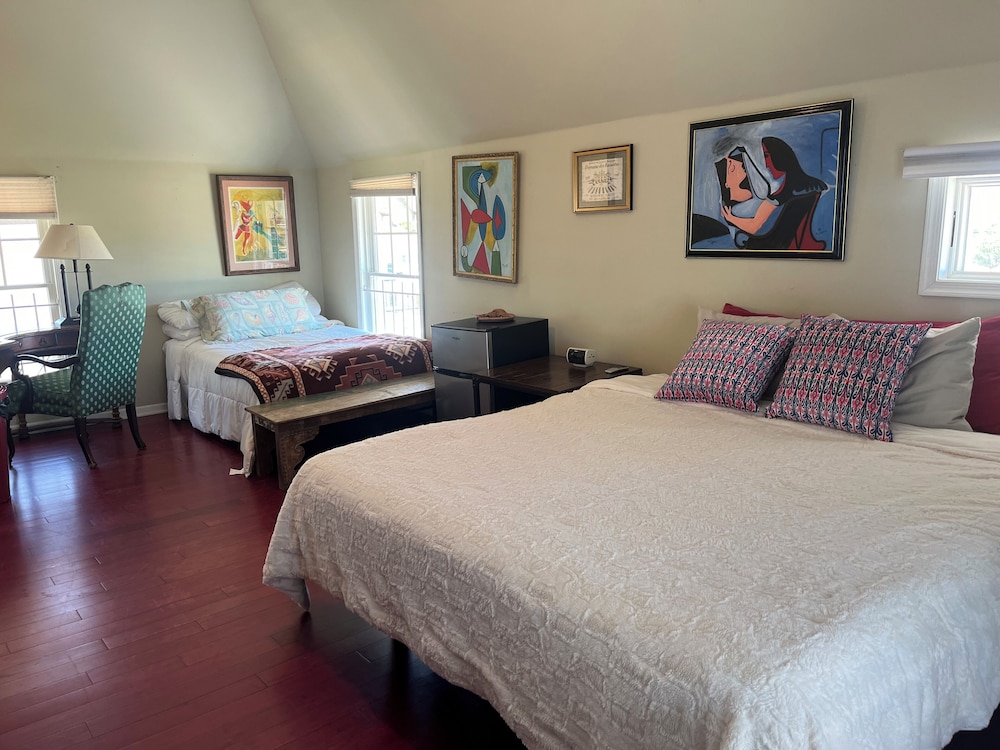 Luxury Studio Suite, Multiple Beds, Bay View, Beachfront