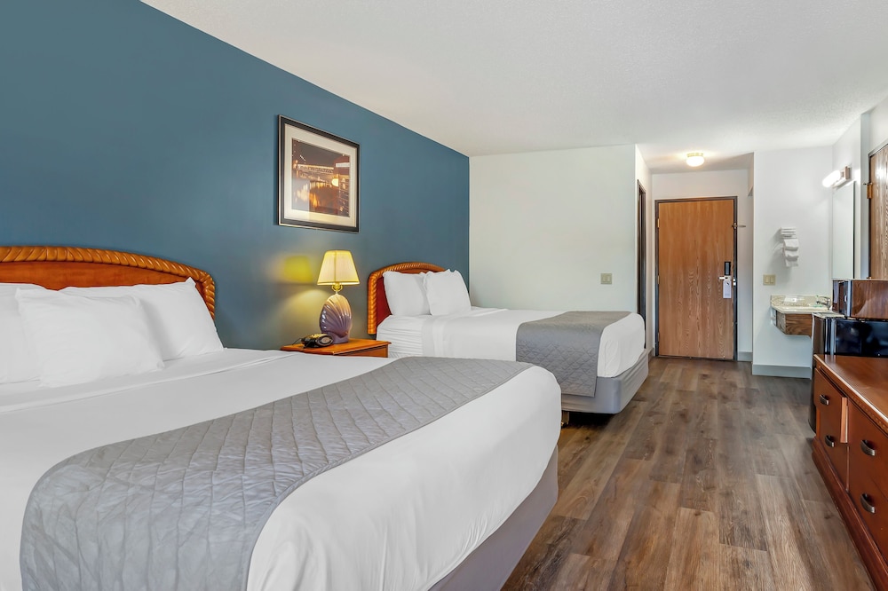 Standard Room, 2 Queen Beds photo 3
