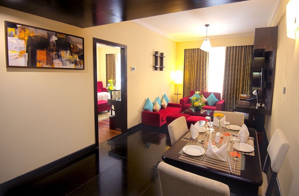 Suite - Photo 3