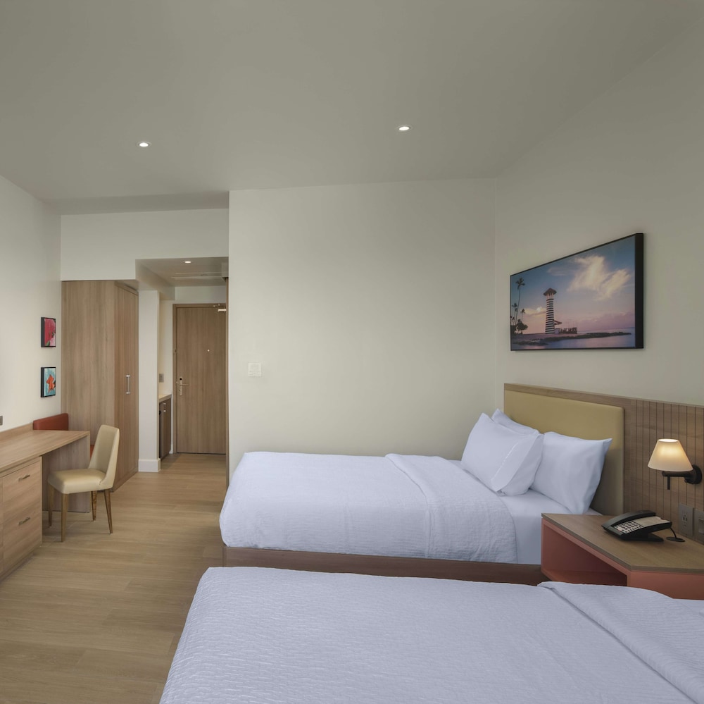 Room, 2 Queen Beds (Higher Oceanfront View) - Photo 4