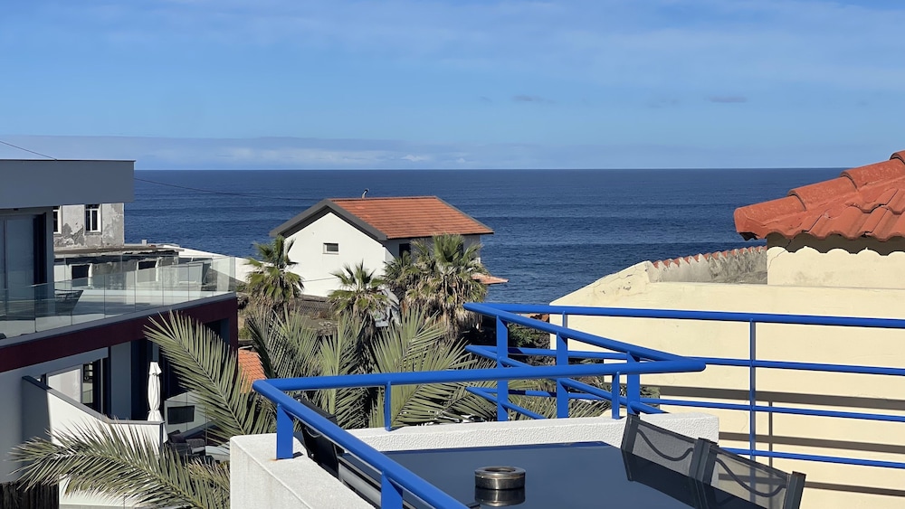 Deluxe Apartment, 1 Queen Bed with Sofa bed, Kitchen, Partial Sea View photo 1