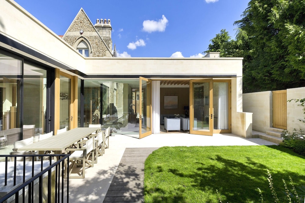 Stunning 5 bed Fulham Home w Indoor Pool Sauna and Private Garden, Photo 53